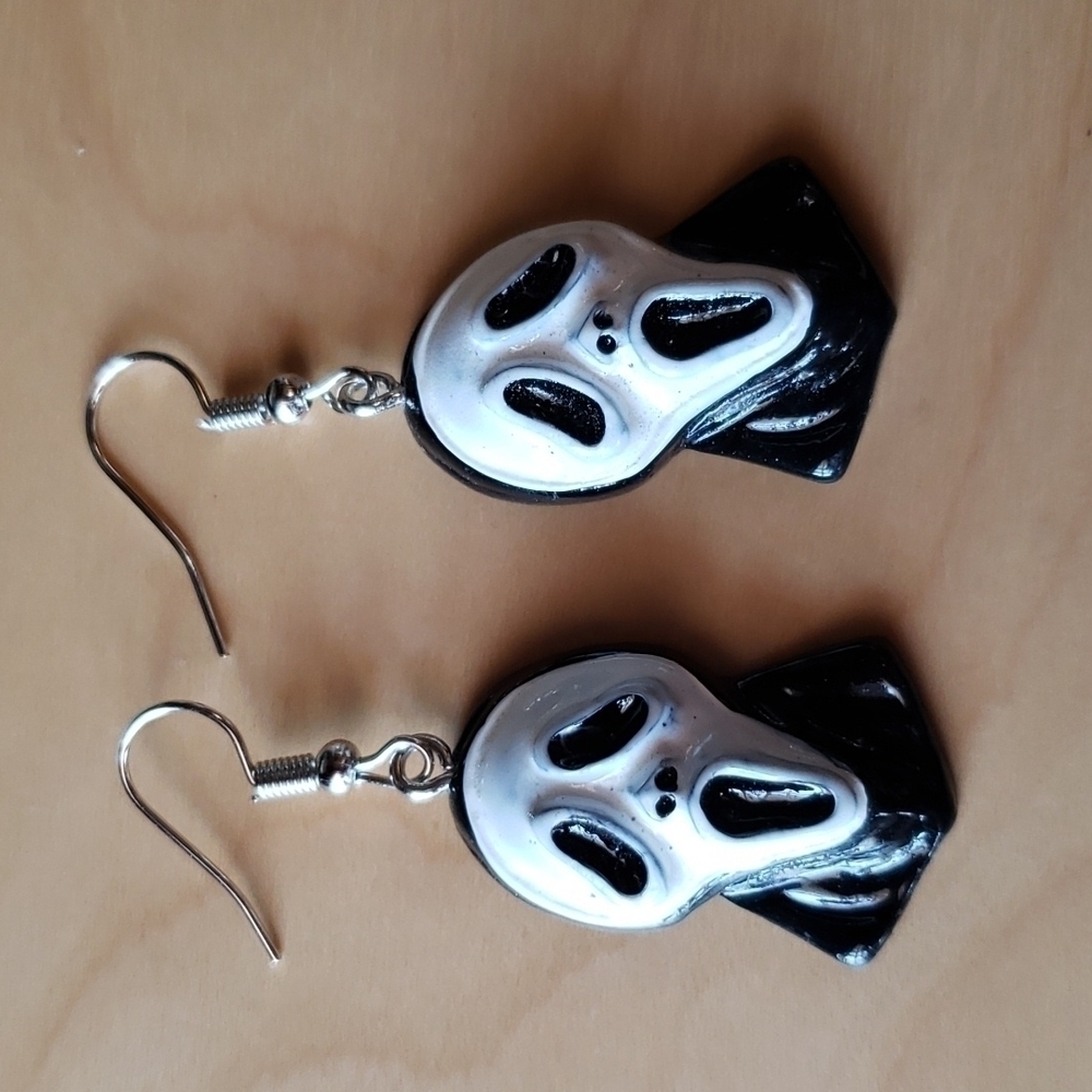 halloween Scream Ghost Face Earrings NWOT